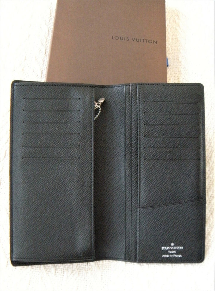 LOUIS VUITTON Portefeuille Brazza Wallet