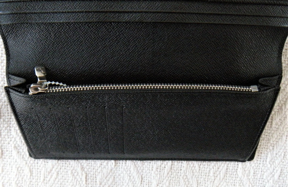LOUIS VUITTON Portefeuille Brazza Wallet